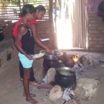 Preparazione del pranzo dopo la messa a Rio Branco